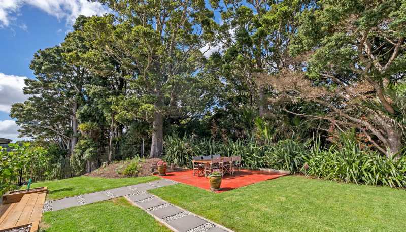 1140 Russell Road, Helena Bay