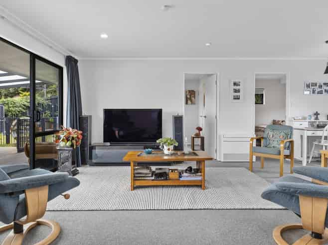 6 Turangitukua Terrace, Whareroa