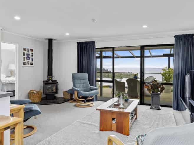 6 Turangitukua Terrace, Whareroa