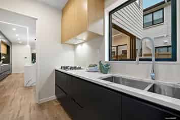 15 Downpatrick Drive, Flat Bush