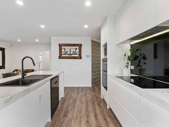 1162 East Coast Road, Kaiaua