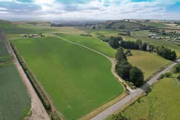 253 Whiterocks Road, Weston