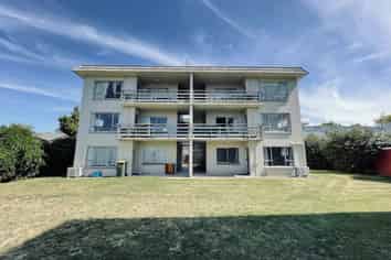 8 Anzac Parade, Hamilton Central