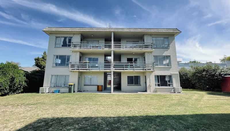 8 Anzac Parade, Hamilton Central