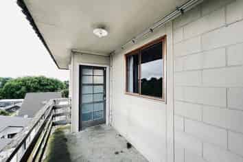 8 Anzac Parade, Hamilton Central