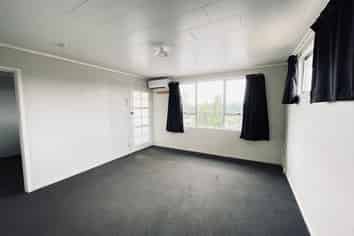 8 Anzac Parade, Hamilton Central