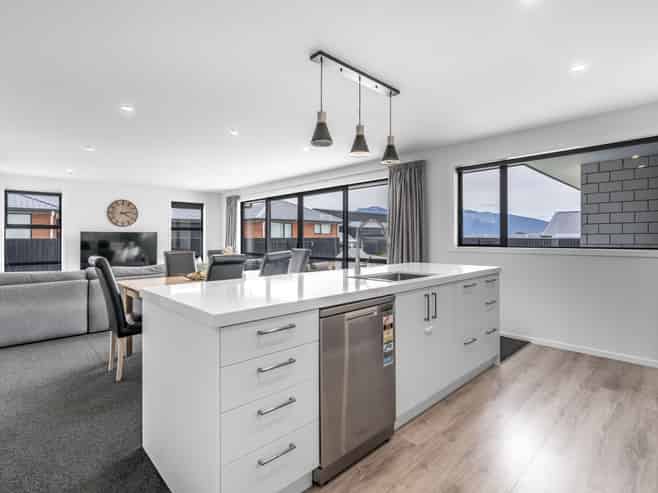 14 Ralph Moir Drive, Te Anau