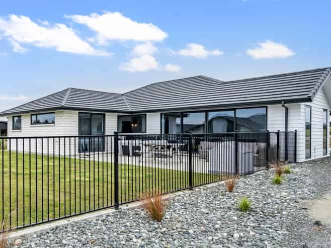 14 Ralph Moir Drive, Te Anau