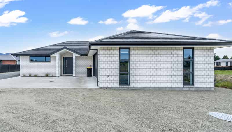 14 Ralph Moir Drive, Te Anau