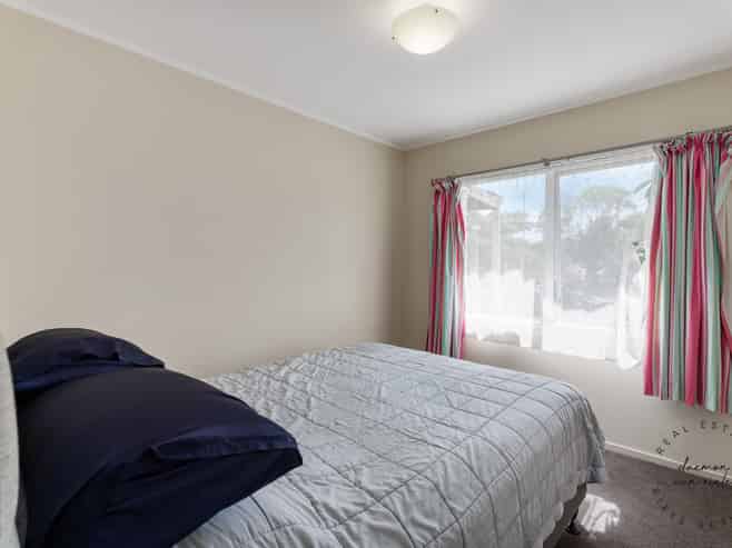 16 Stoll Place, Clendon Park