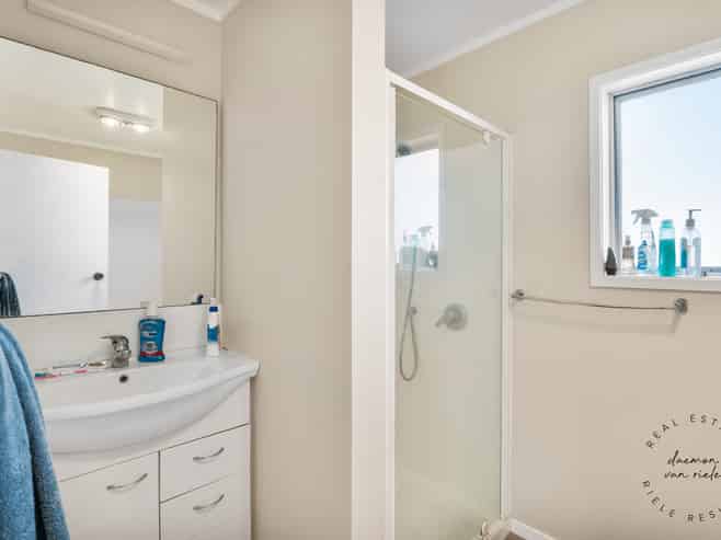 16 Stoll Place, Clendon Park