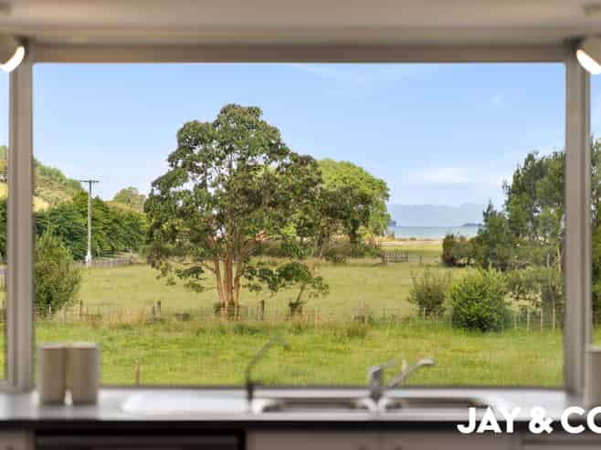 889 North Road, Clevedon