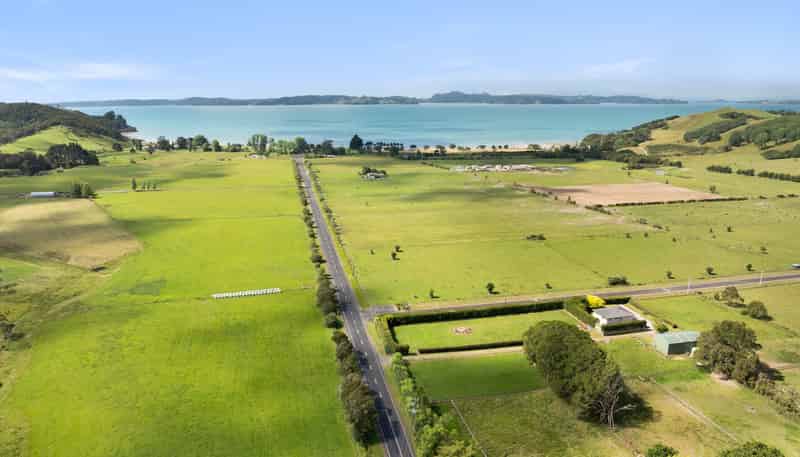 889 North Road, Clevedon