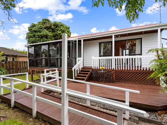 2/4 Campbell Place, Papakura