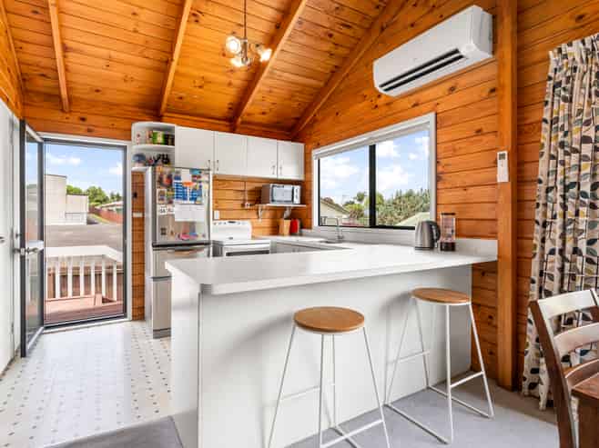 2/4 Campbell Place, Papakura