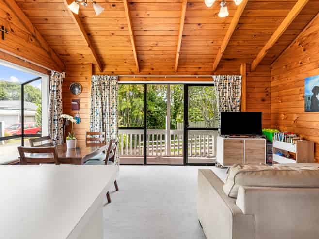 2/4 Campbell Place, Papakura