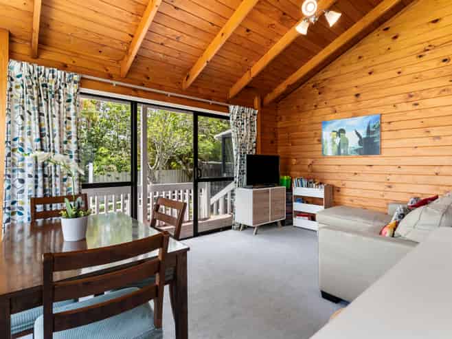 2/4 Campbell Place, Papakura