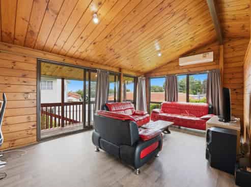 1/8 Chichester Drive, Rosehill