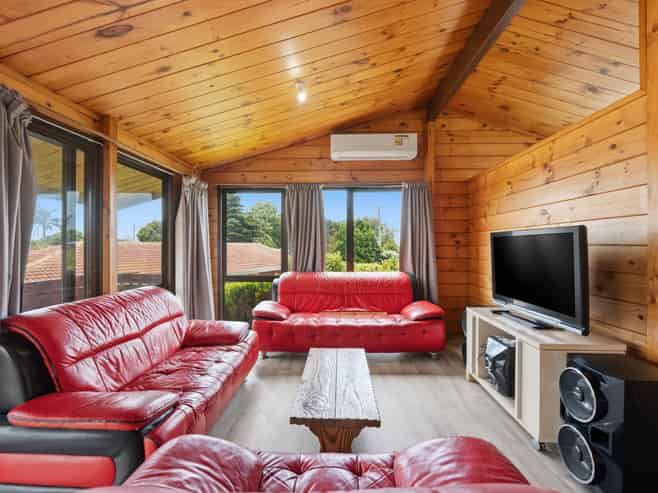 1/8 Chichester Drive, Rosehill