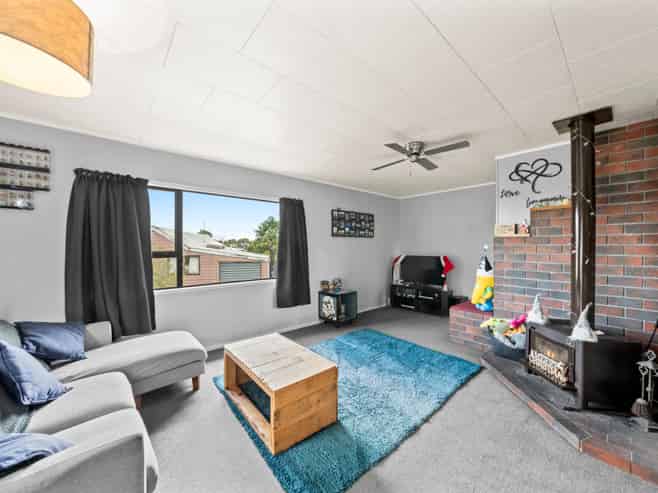 19 Rukumoana Place, Clendon Park