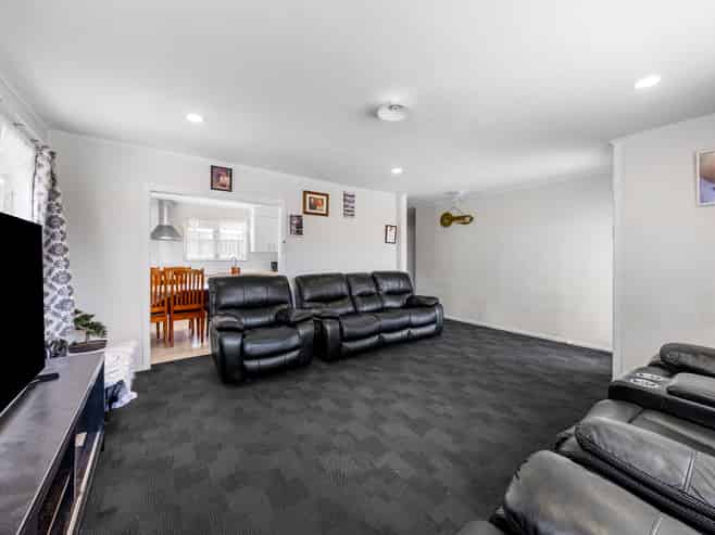 2/35 Forbes Road, Favona