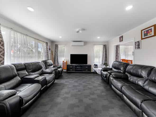 2/35 Forbes Road, Favona