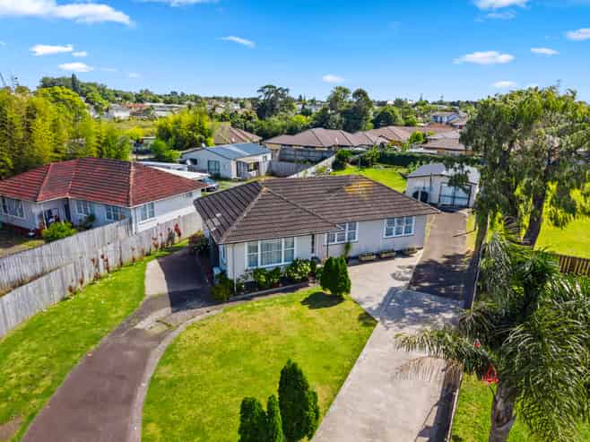 2/35 Forbes Road, Favona