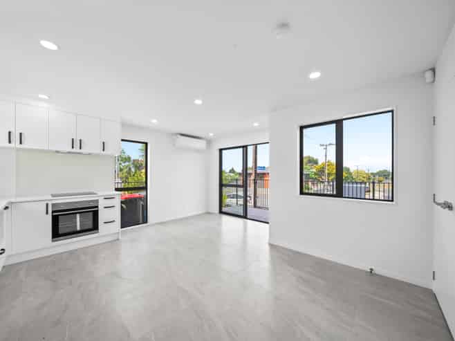 2/107 Porchester Road, Papakura