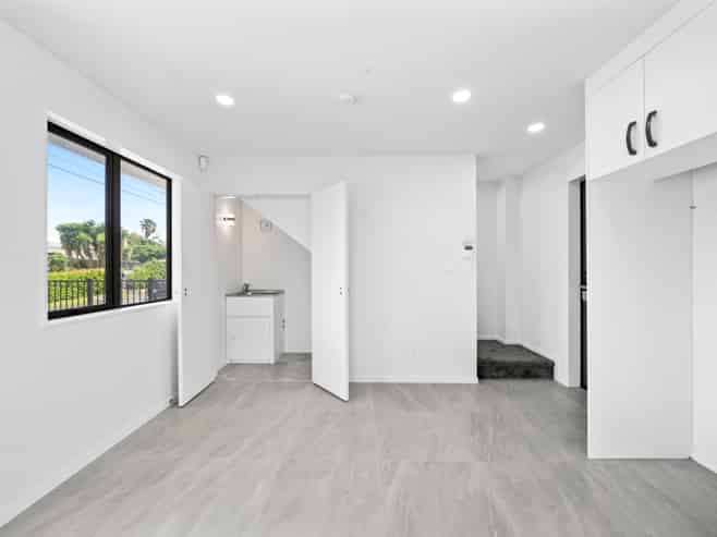 2/107 Porchester Road, Papakura