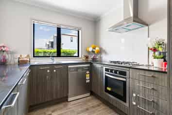 24 Tutuwhatu Crescent, Weymouth