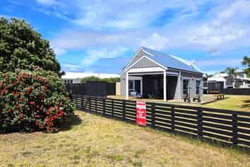  108 Totara Place, Matarangi
