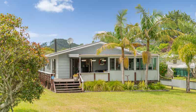6 Rees Avenue, Cooks Beach