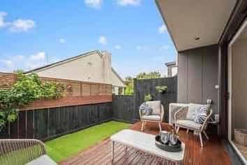 7/8 Bagnall Avenue, Point England