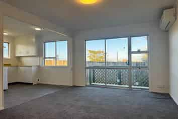 2/370 Triangle Road, Henderson