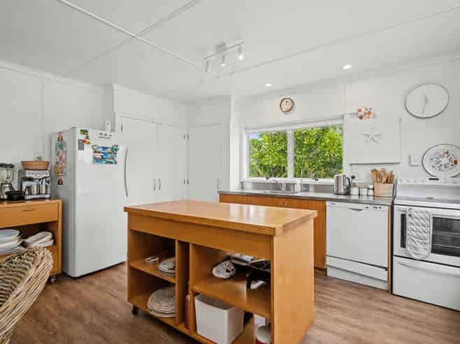 221 Tangiora Avenue, Whangapoua