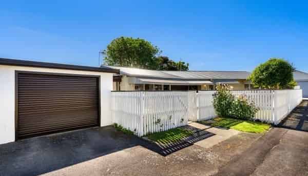 2/800 Willowpark Road South, Akina