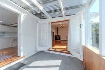 89 Derwent Street, Island Bay