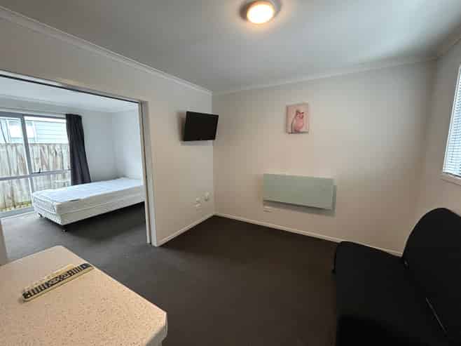 2/12 Crescent Court, Melville