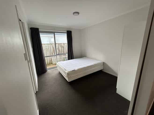 2/12 Crescent Court, Melville