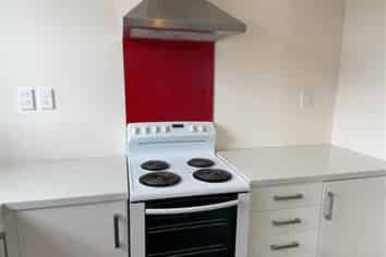 196B North Street, West End