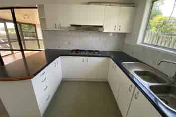 100 The Avenue, Lynfield