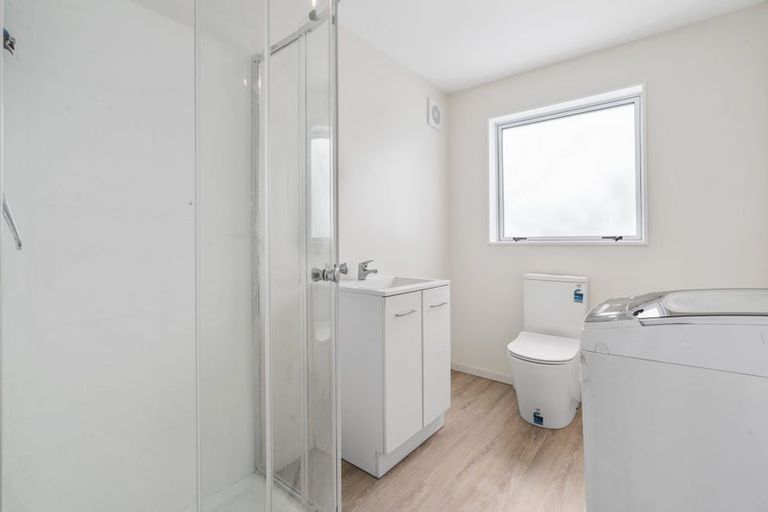Charming 3 Bedroom Home in Prime Takanini Location - Więcej