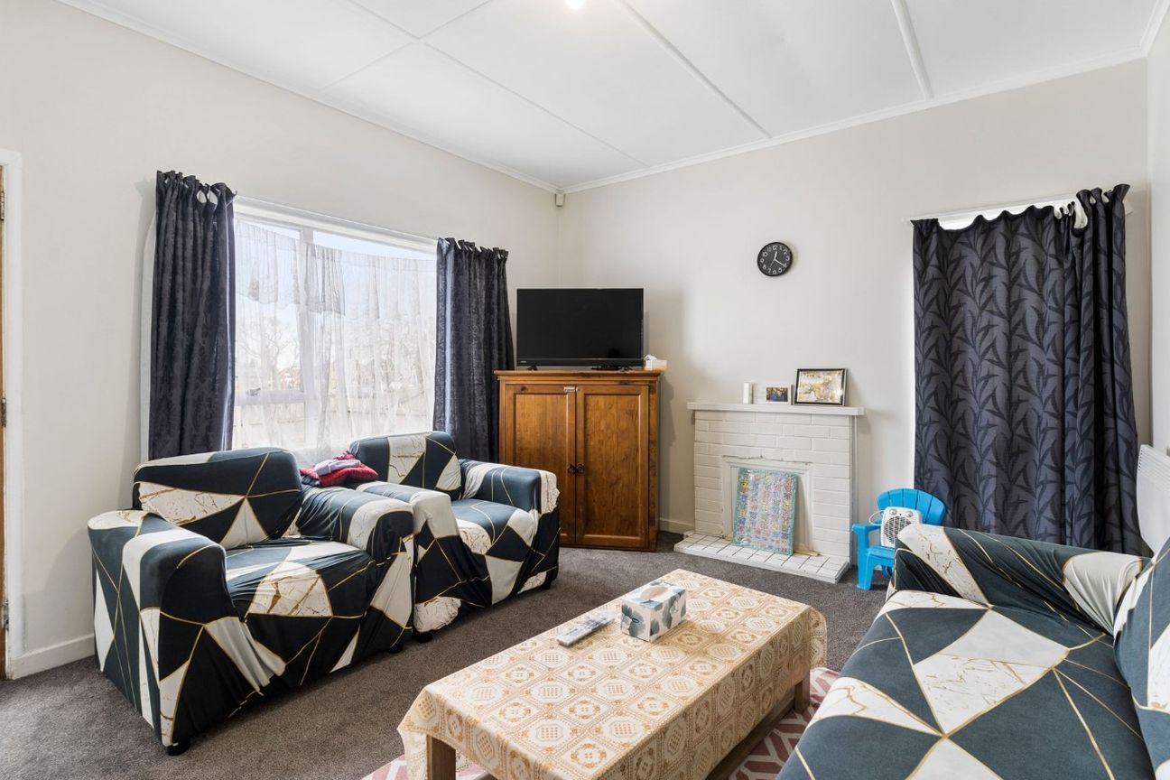 Charming 3 Bedroom Home in Prime Takanini Location - Widok 2