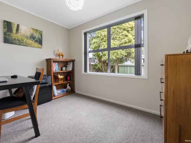 81 Sturges Road, Henderson