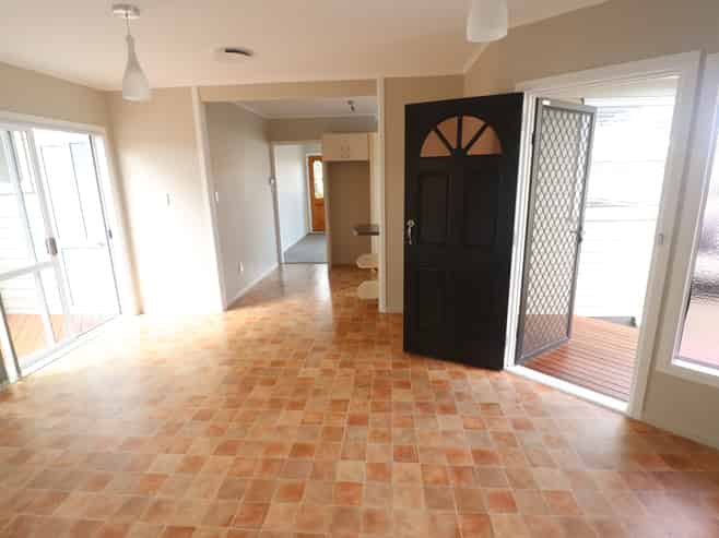 81 Sturges Road, Henderson