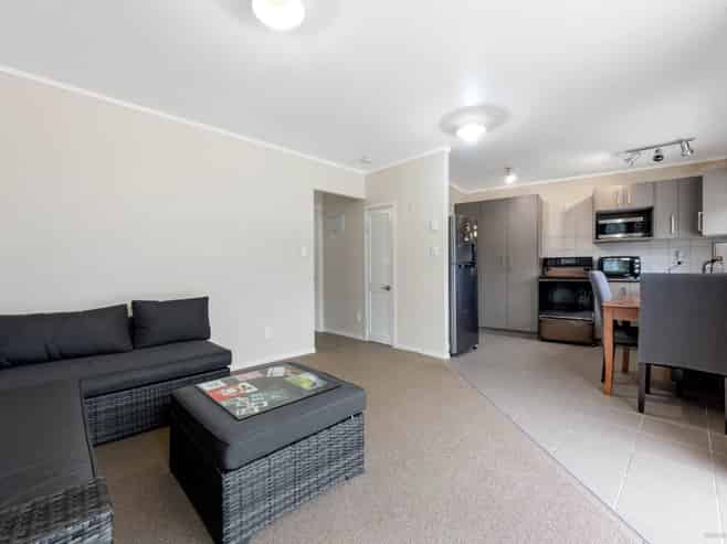 81 Sturges Road, Henderson