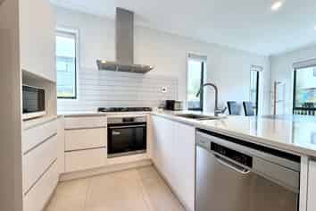 10 Oranga Drive, Westgate