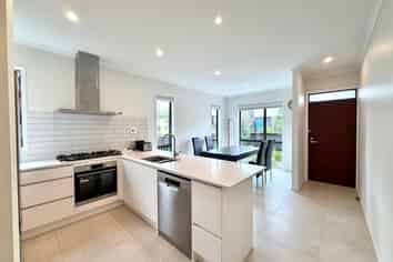 10 Oranga Drive, Westgate