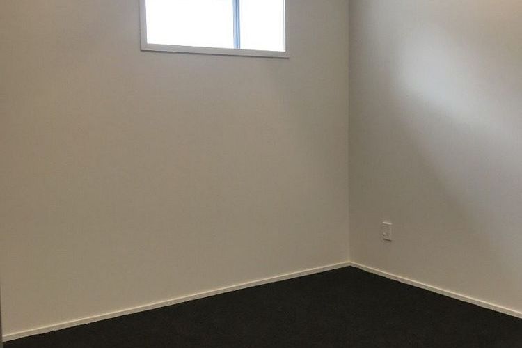 Spacious 4-Bedroom Apartment – Including Fibre - Widok 5