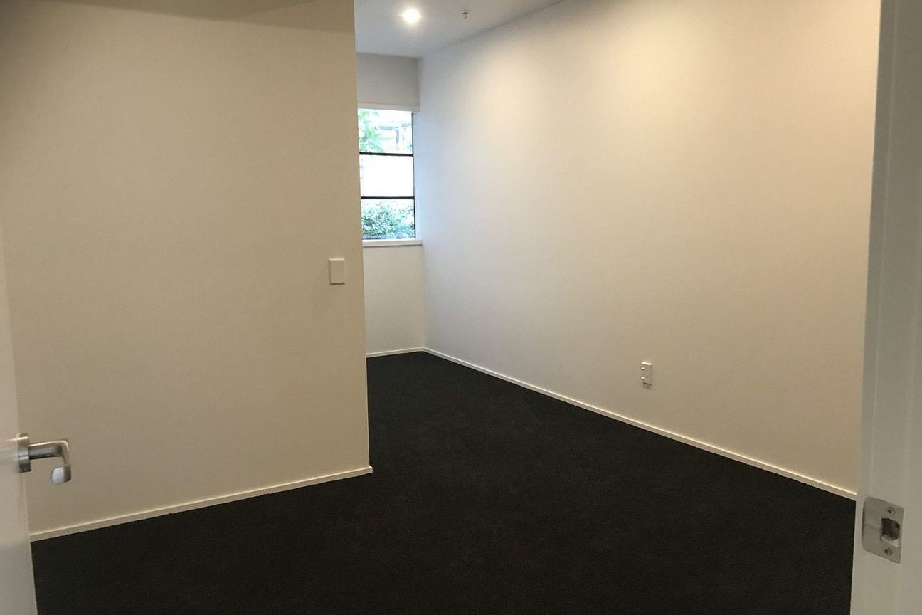 Spacious 4-Bedroom Apartment – Including Fibre - Widok 3